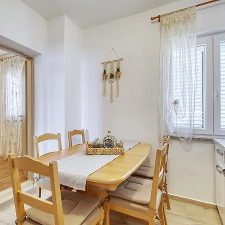 Gazic, No 2 דירה